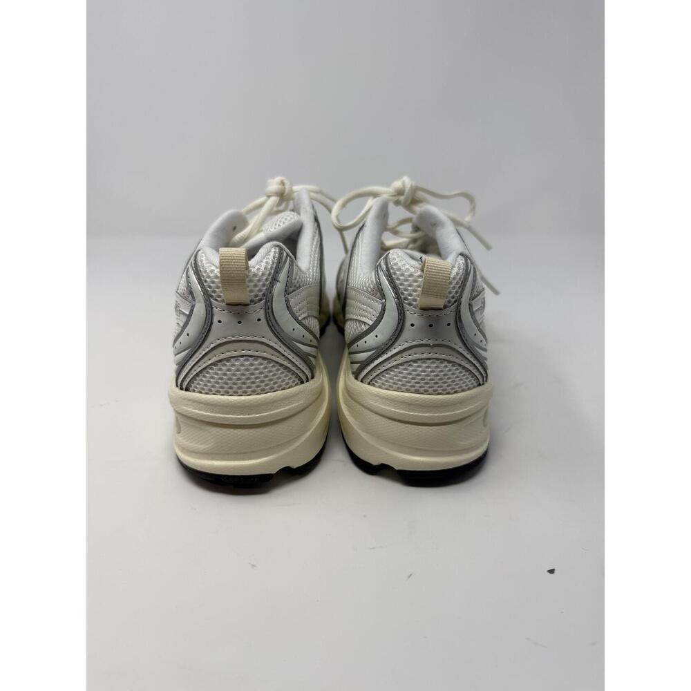 New Balance Women’s White/Gray Running Shoes Sneakers Athletic 10 - Picture 4 of 5